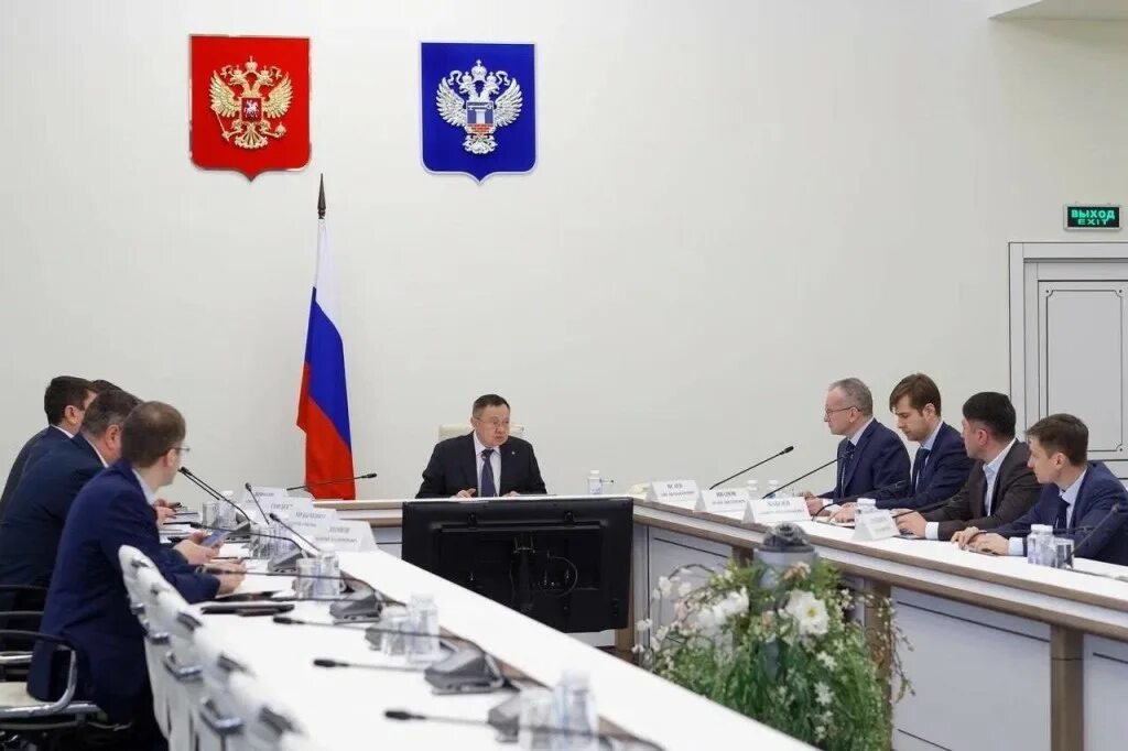 Под председательством заместителя министра. Под председательством заместителя министра. Представитель власти. Председатель правительства кчр аргунов. Под председательством заместителя министра.
