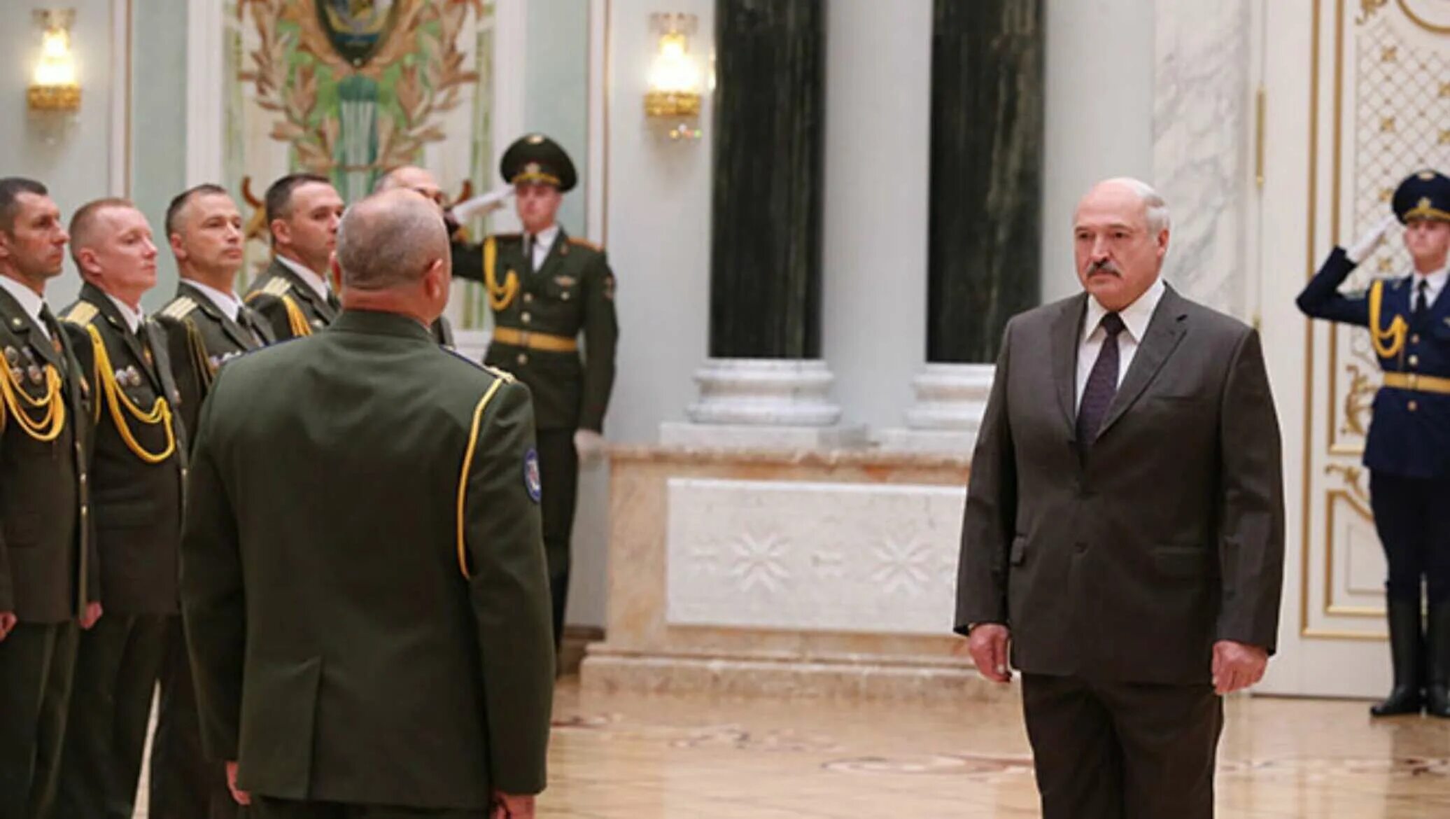 Сбп беларусь. Лукашенко КГБ. Охрана Лукашенко. Охрана президента Беларуси. Служба безопасности президента Белоруссии.