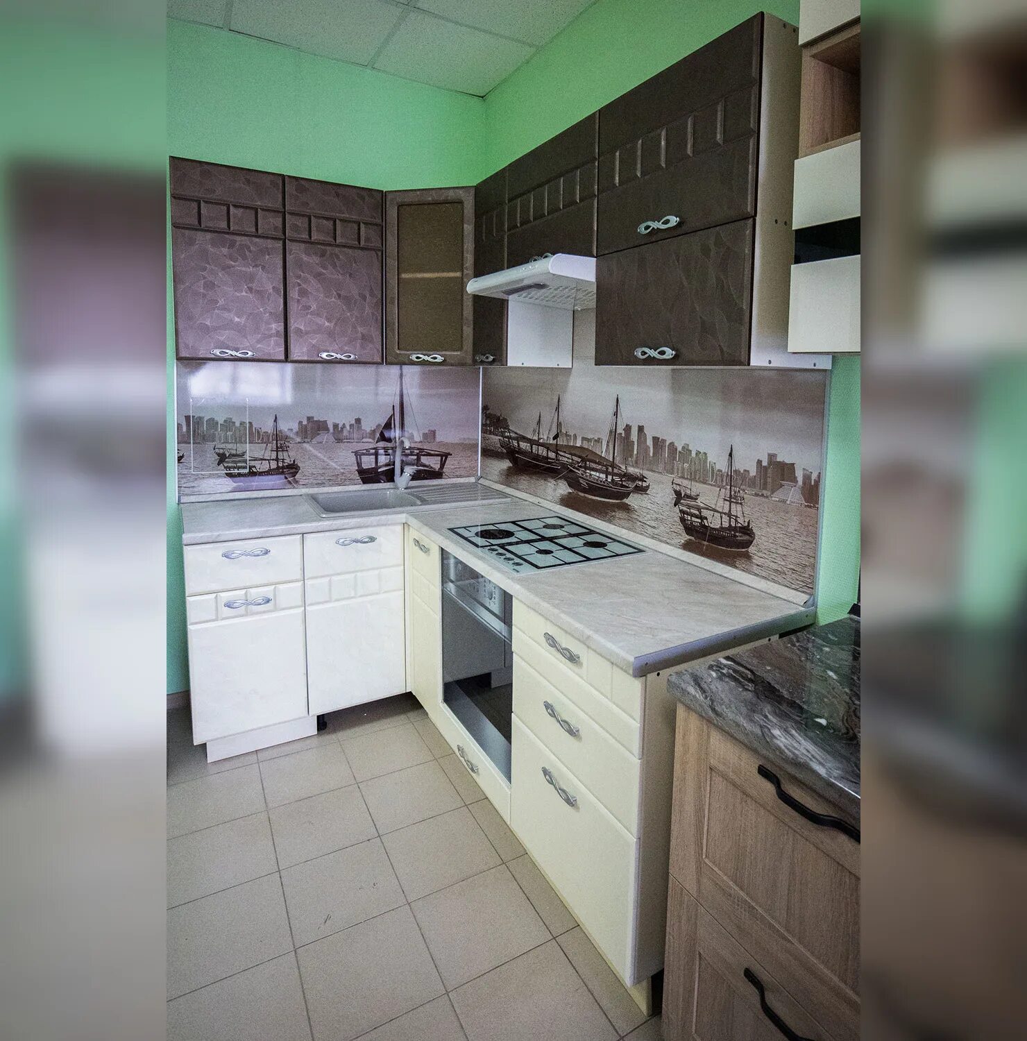 Коричневый гарнитур в хрущевке. Кухня 91. Виды ремонта кухни. Кухня 91. Кухни артис в интерьере.