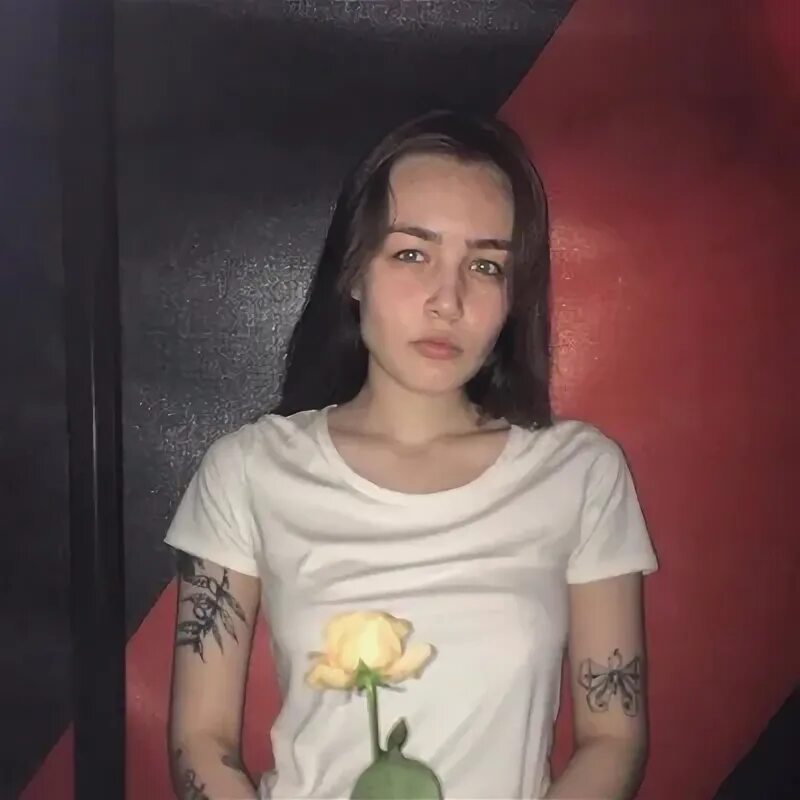 Алиса повернись. Алиса повернись. Алиса повернись. Алиса повернись. Алиса крутится.