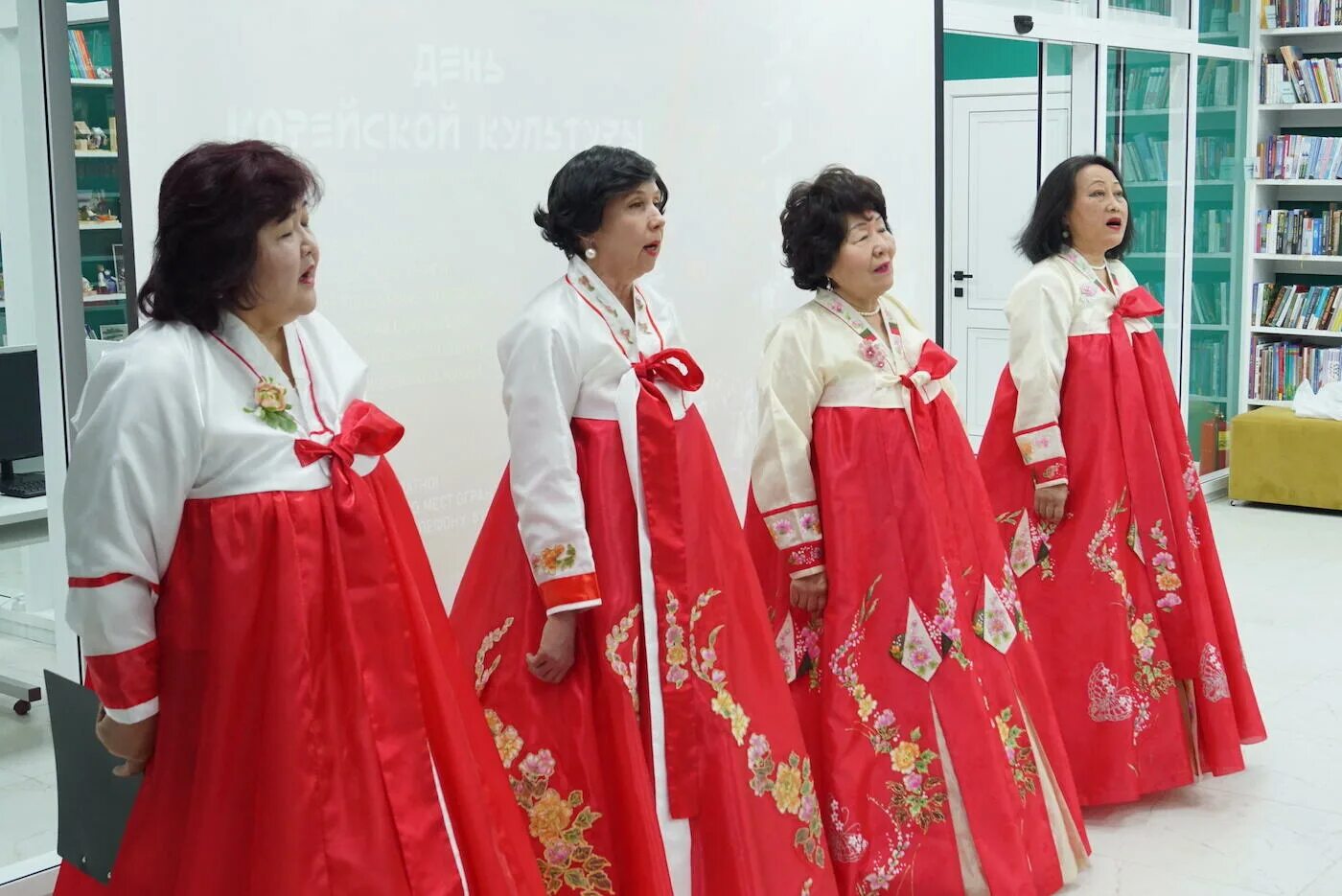 Белый день в корее это. Корейский новый год. Корейская культура. Соллаль корейский новый год. Челябинск день корейской культуры.