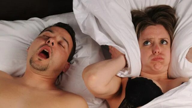 Раздражительность кровать. Раздражает храп. Храпит рисунок. Не спящий человек. Мужик спит с открытым ртом.