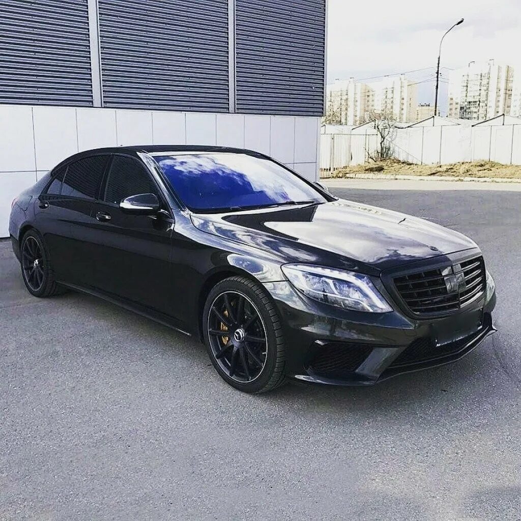 Черная 63. Mercedes Benz s63 AMG w222. Мерседес s 222 AMG черный. Мерседес s63 AMG черный. Мерседес w222 AMG черный.