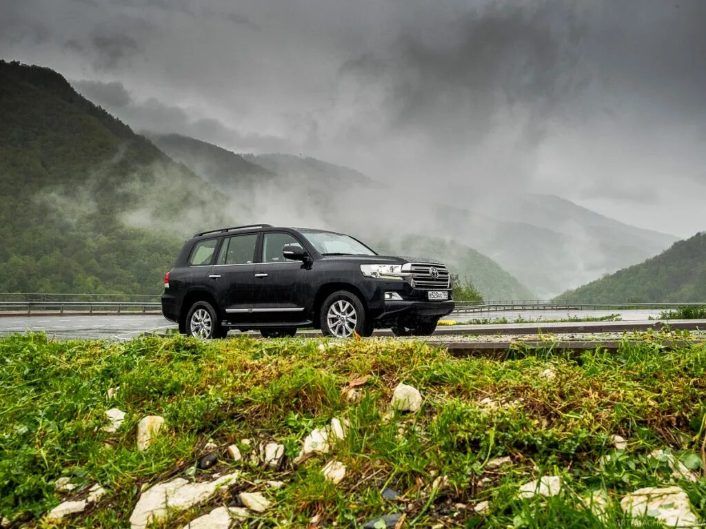 Тест драйв крузер 200. Land cruiser 200 элеганс. toyota land cruiser 200 круша. тойота ленд крузер 200 в горах. ландшафтный крузер 200.