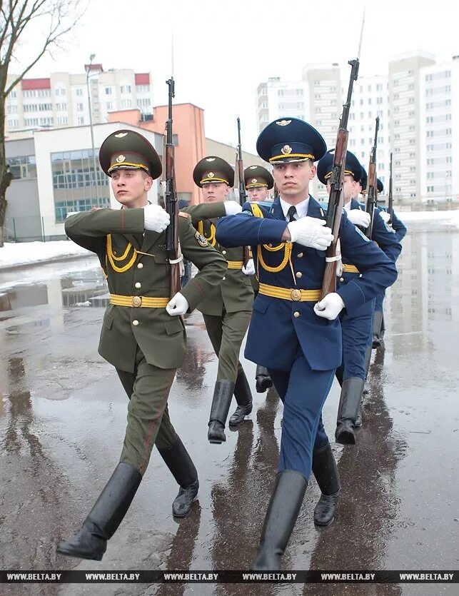 Рота почетного караула с праздником. Рота почётного караула беларуси. Рота почетного караула беларуси. Парад в день независимости тренировка. Почетный караул беларусь.