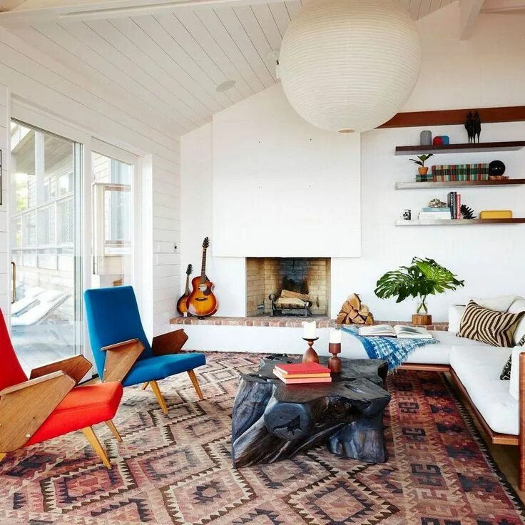 Интерьер в стиле мидсенчури Midcentury Modern Loft With Vintage Artwork Frank Slesinski HGTV
