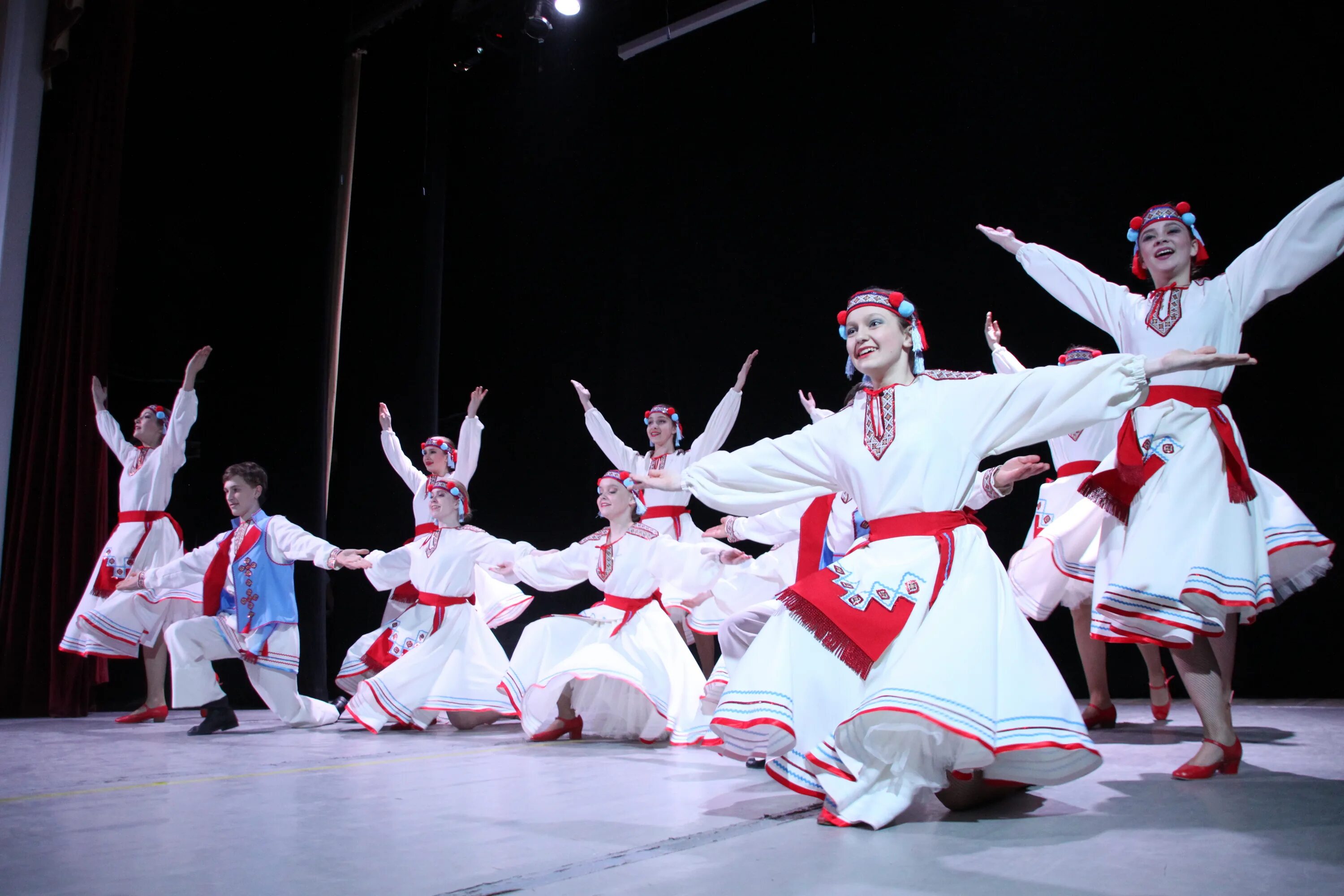 фольклорный танец. хореографический фольклор. народные танцы. театр танца гжель. пласт дк пушкино.