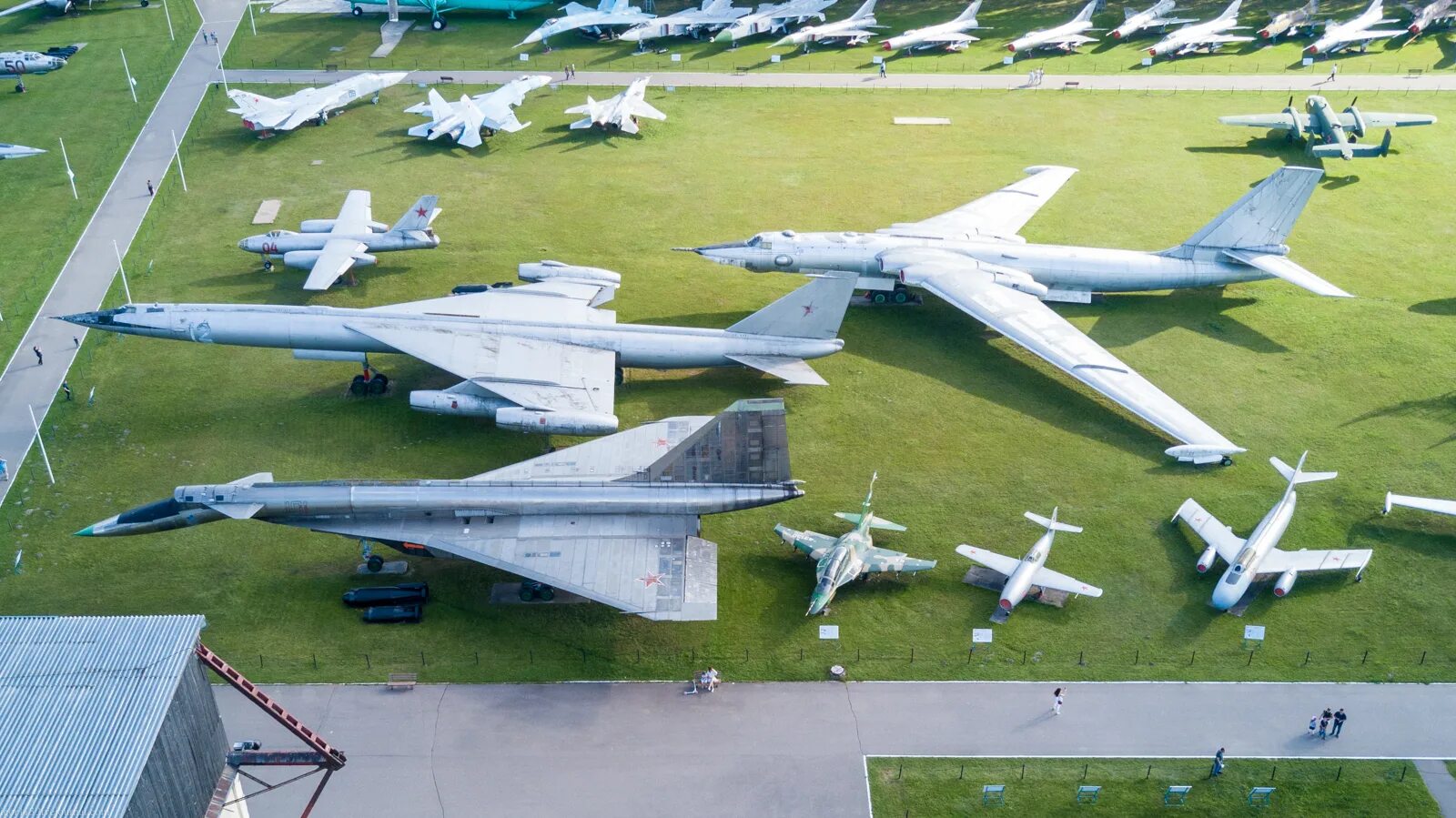 Самолет 3м мясищева с бураном. Мясищев м-4/3м энгельс. Бомбардировщик мясищева 3м. Стратегический бомбардировщик 3м мясищева. М-50 монино.