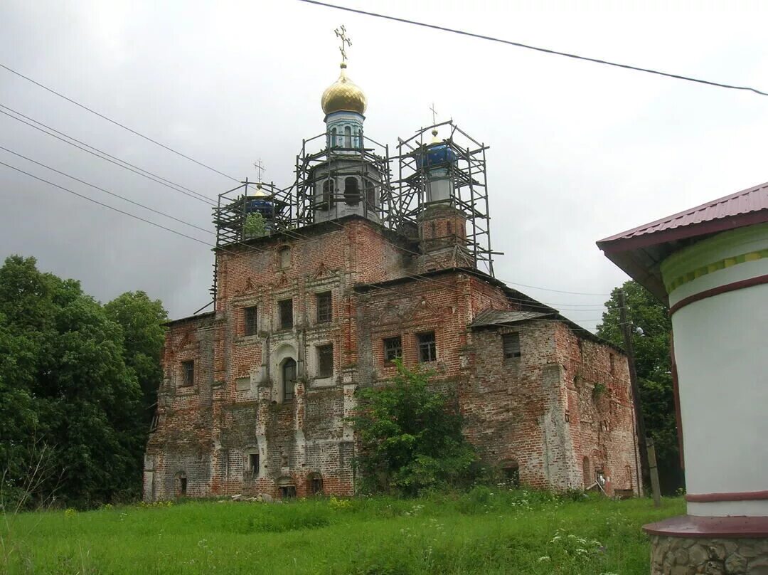 Погода трубино калужская. Церковь знамения село трубино. Деревня трубино. Трубино калужская область. Село трубино калужская область.