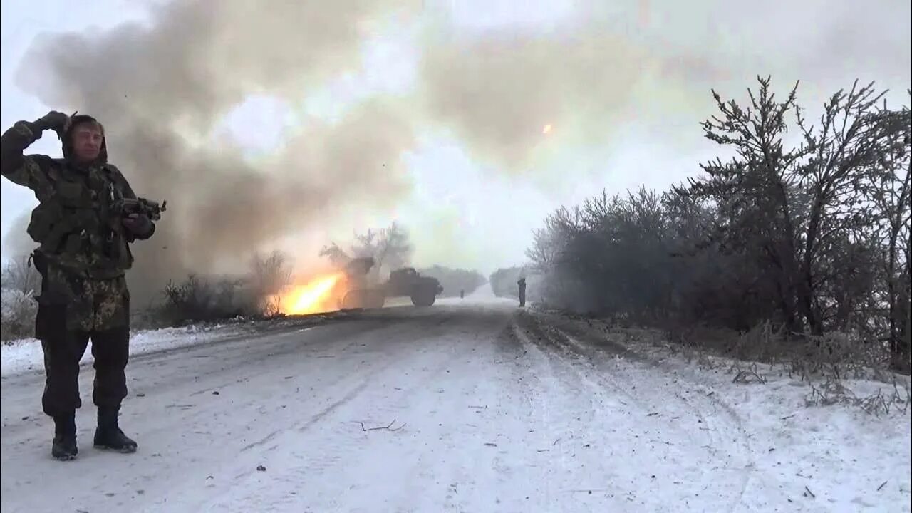 Новороссия сегодня ополчение видео. Дебальцевский котел 2015 ополченцы. Донбасс Дебальцево котел.