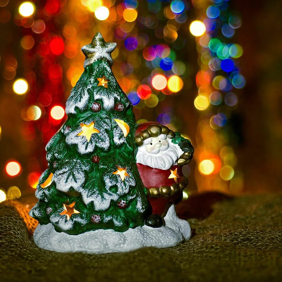 Покрасить елочные шары. Елочная краска. Циан краски для новогодних игрушек. Рождество красками. Необычные новогодние картины.