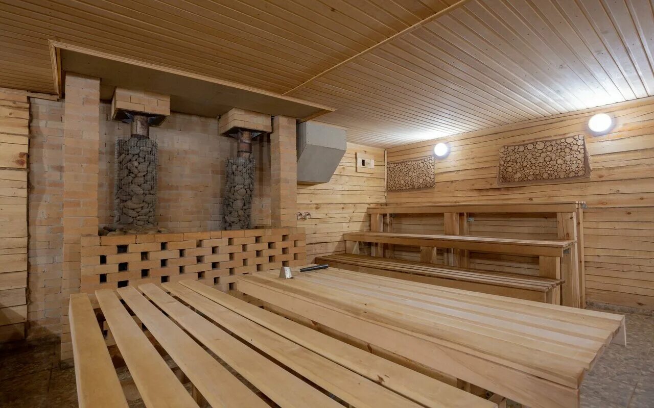 Тургеневские бани казань. Тургеневские бани пермь 2002. Казань банный комплекс деревенька. Баня деревенька, казань, улица островского. Столбы баня казань.