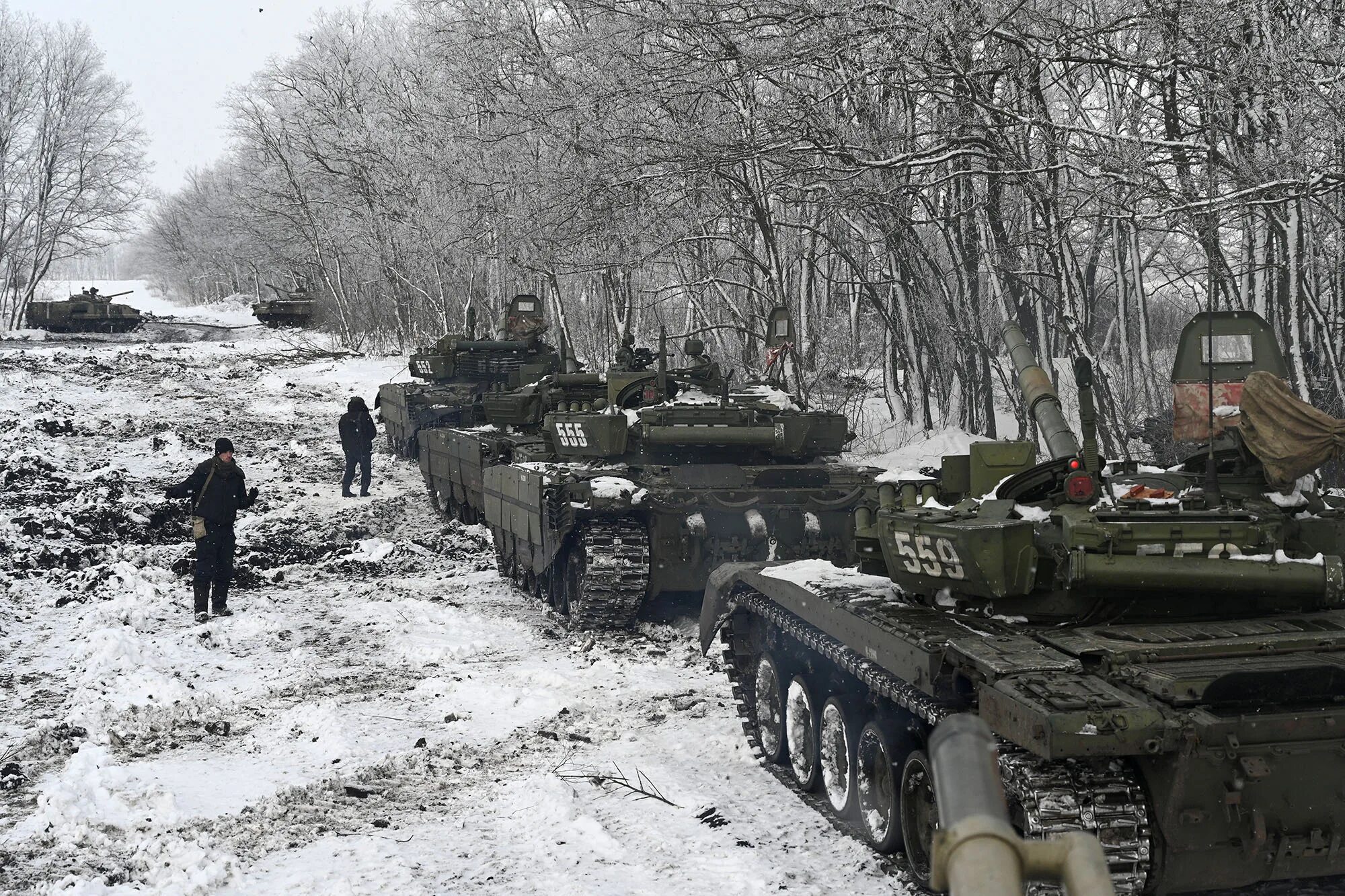 Нападение на границу россии. Российские войска на Украине. Российские танки на границе с Украиной. Войска на границе. Войска на границе с Украиной февраль 2022.