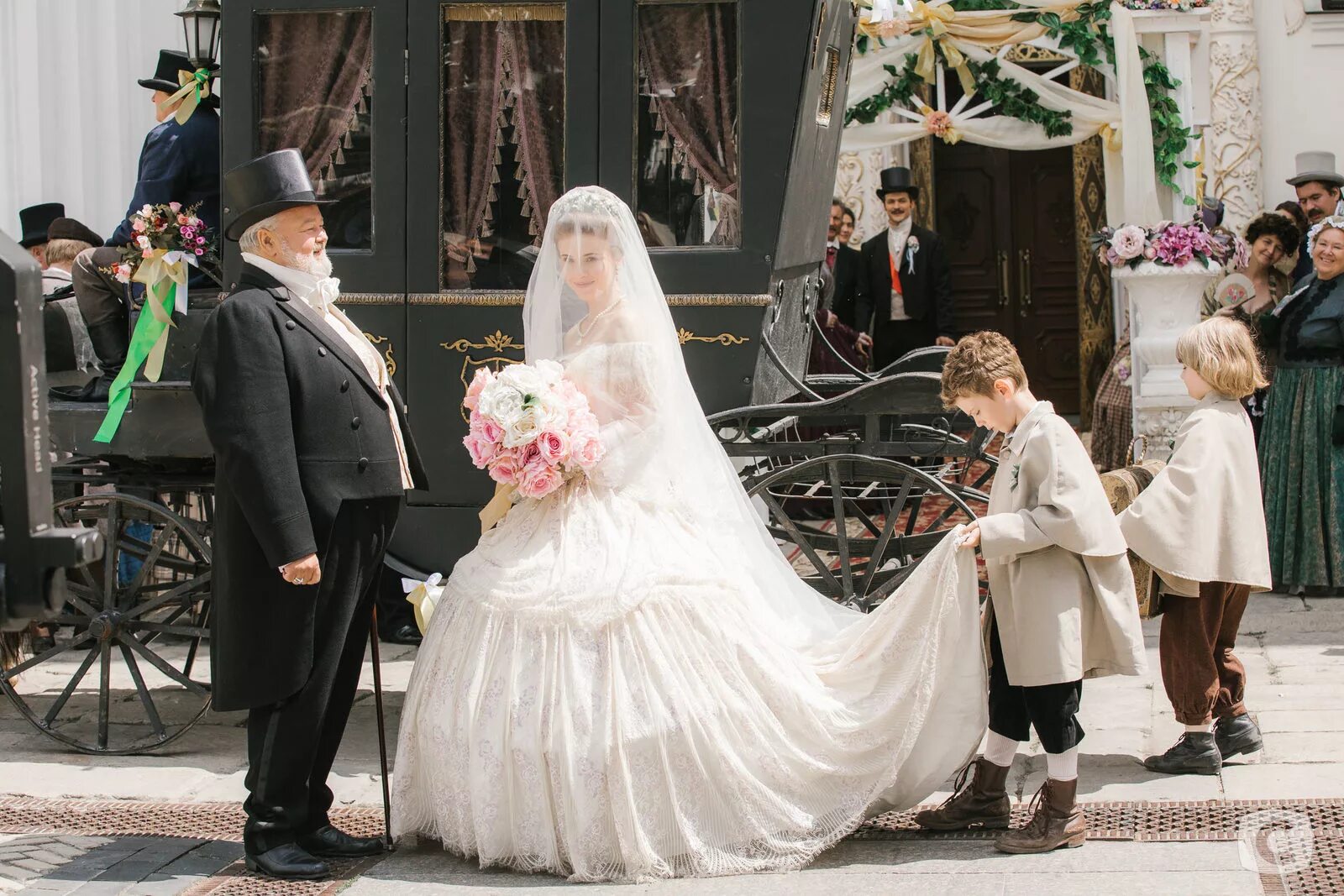 женитьба бальзаминова суздаль кадры. свадебная церемония в геленджике. нонна мордюкова женитьба бальзаминова. дом бальзаминова в суздале. где снимали свадьба.