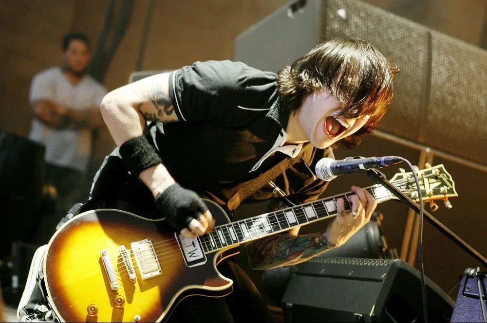 Фрэнк гитара. Фрэнк айеро. фрэнк айеро 2007. my chemical romance гитарист. my chemical romance frank iero.