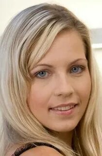 Әдемі егде әйелдің эротикалық фотосуреті