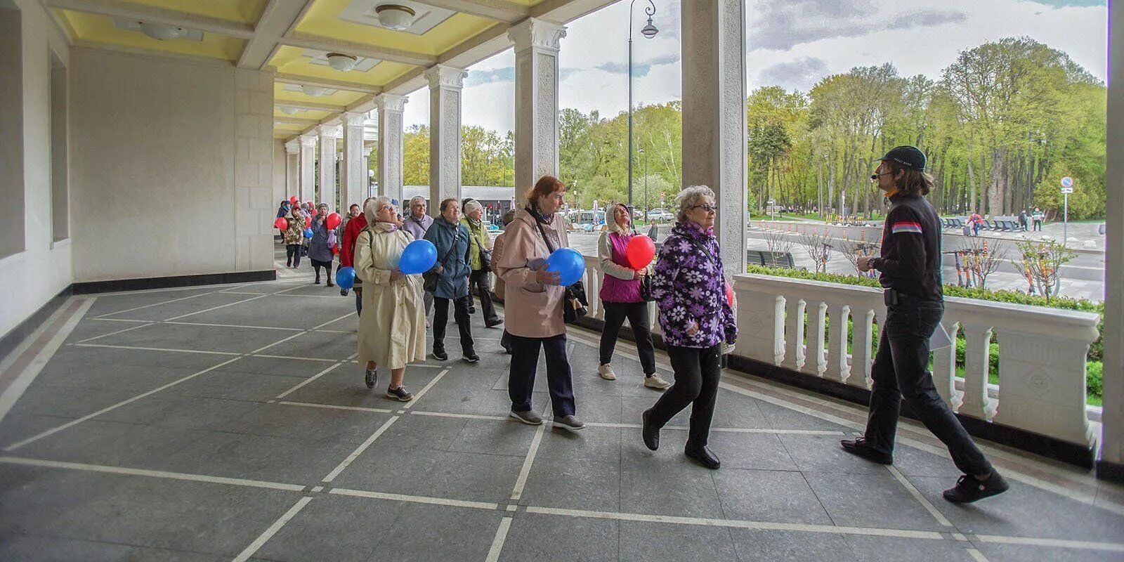 Добрый автобус Московское долголетие. Московское долголетие экскурсии для пенсионеров добрый автобус. Добрый автобус для пенсионеров Москва. Москва 24 добрый автобус. Долголетие добрый автобус