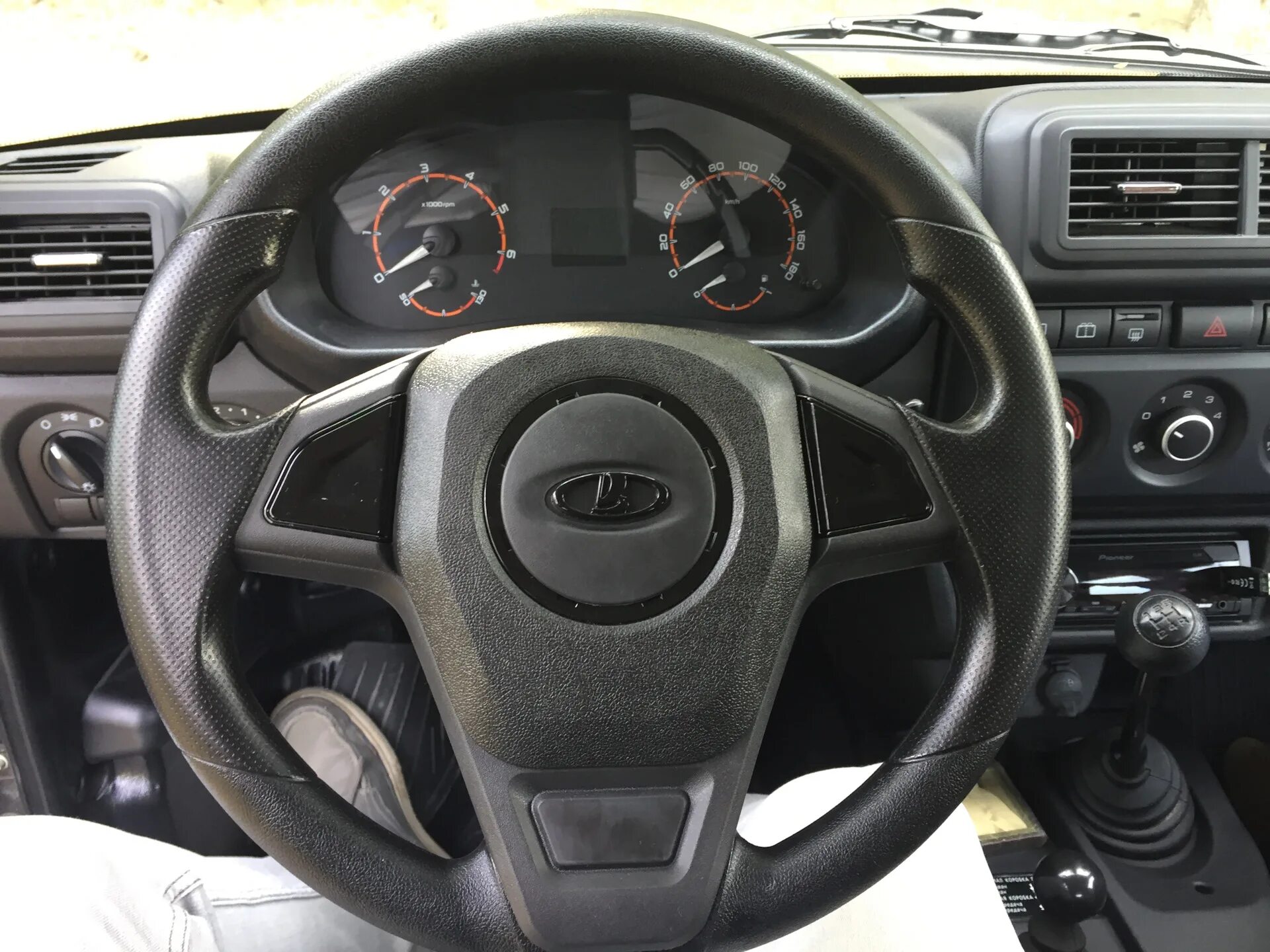 Кожаный мультируль шевроле нива - Chevrolet Niva GLX, 1,7 л, 2013 года своими ру