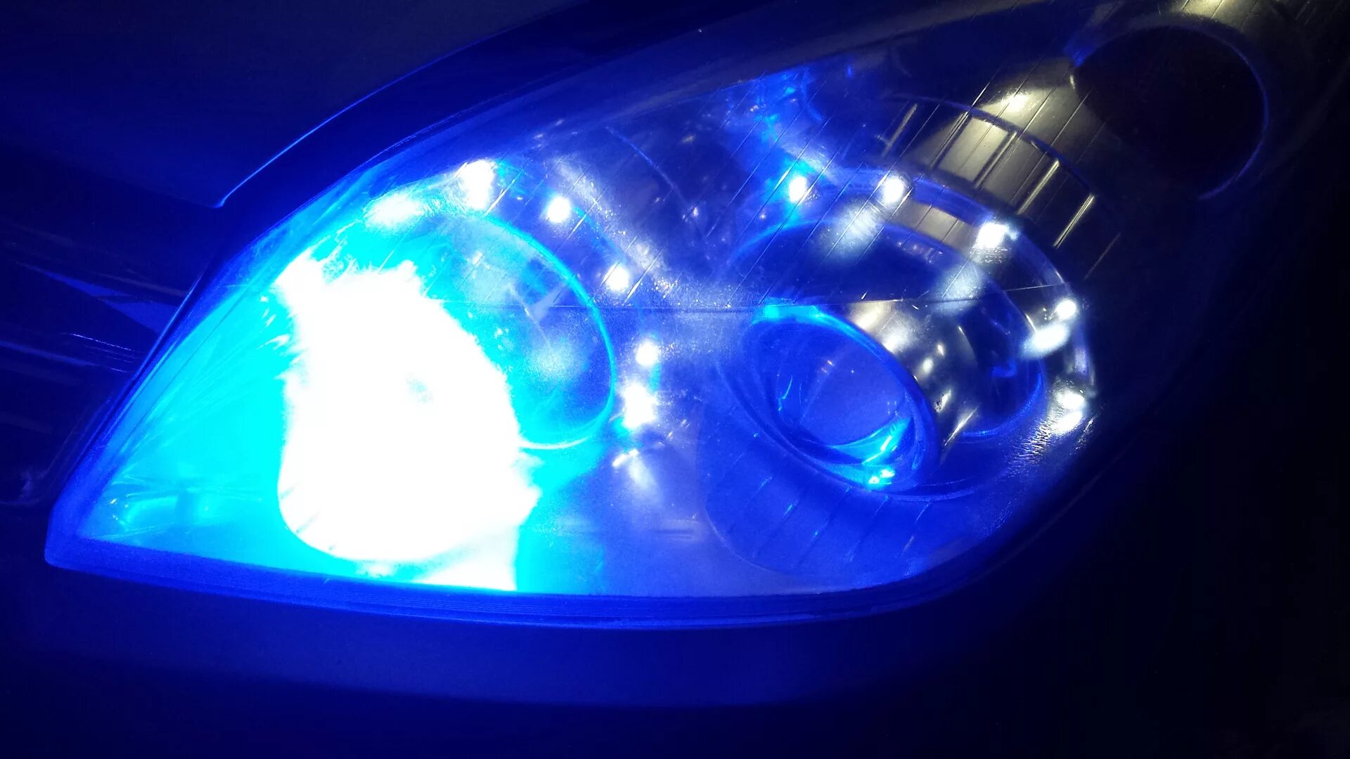 Ксенон шоп 102 уфа. Мигалка сгу code 3 led x. Ксенон 102 уфа. Ксенон шоп уфа. Ангельские глазки бмв х6.