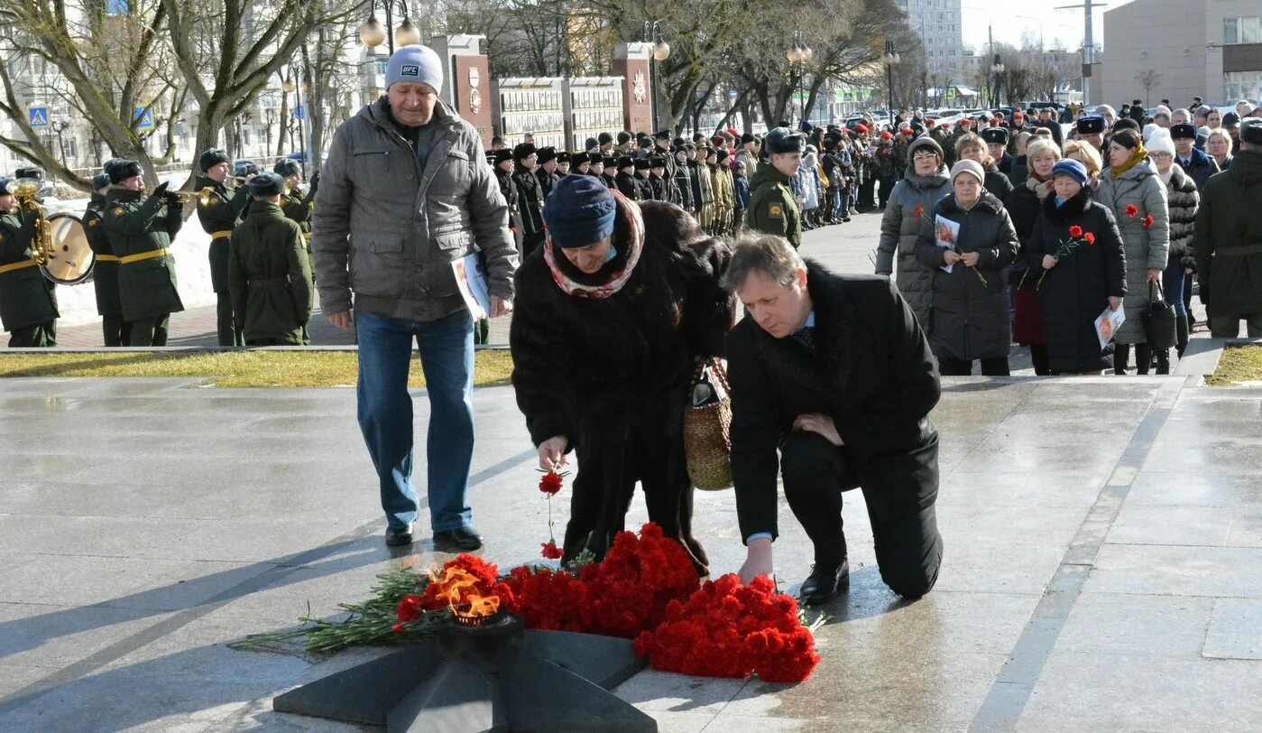 Памятные событие на красной. Площадь славы Серпухов. Памятные события в марте