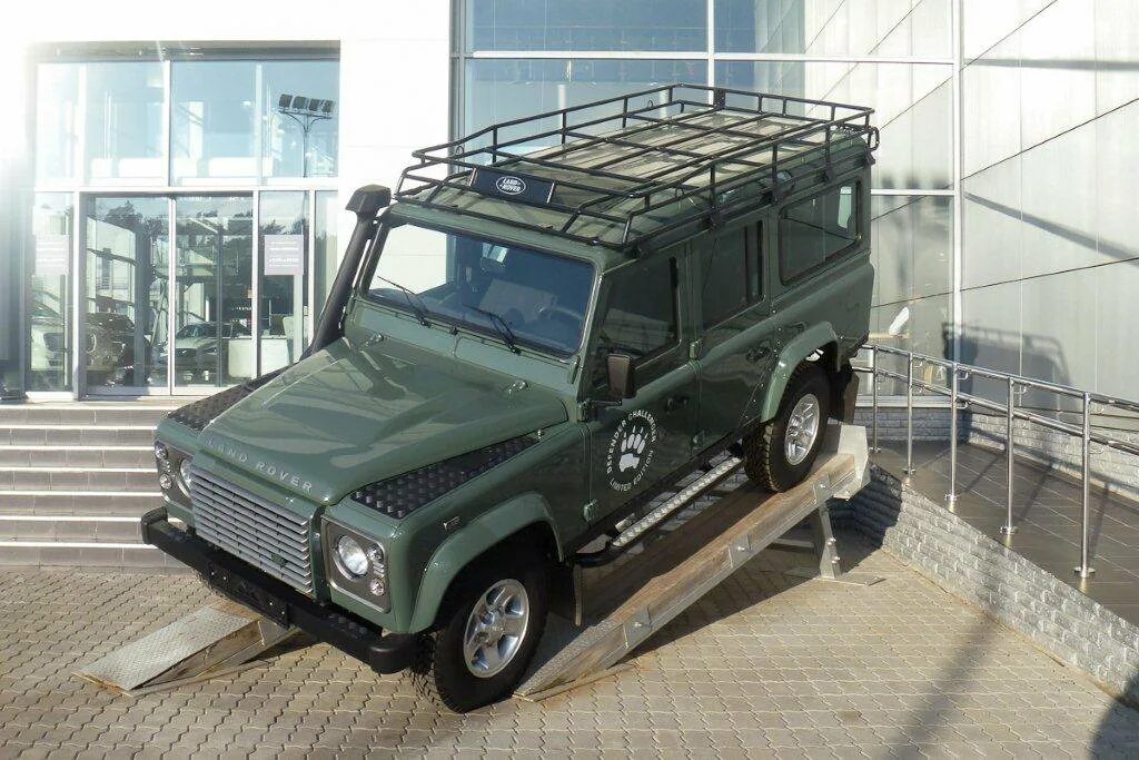 Defender 665. Defender 665