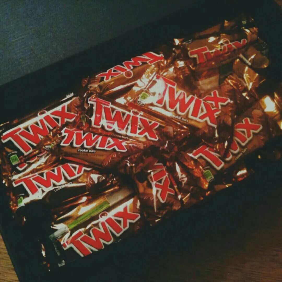 Кот твикс в каком вагоне ехал. Twix шоколад коробка. коробка конфет твикс. твикс в коробке.