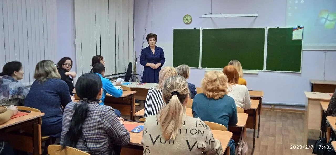 Родительский форум в школе. МБОУ СОШ 1 Одинцово учителя. МБОУ СОШ 1 Ессентуки учителя. Учитель выступает. Учителя школы 7 Первомайский.