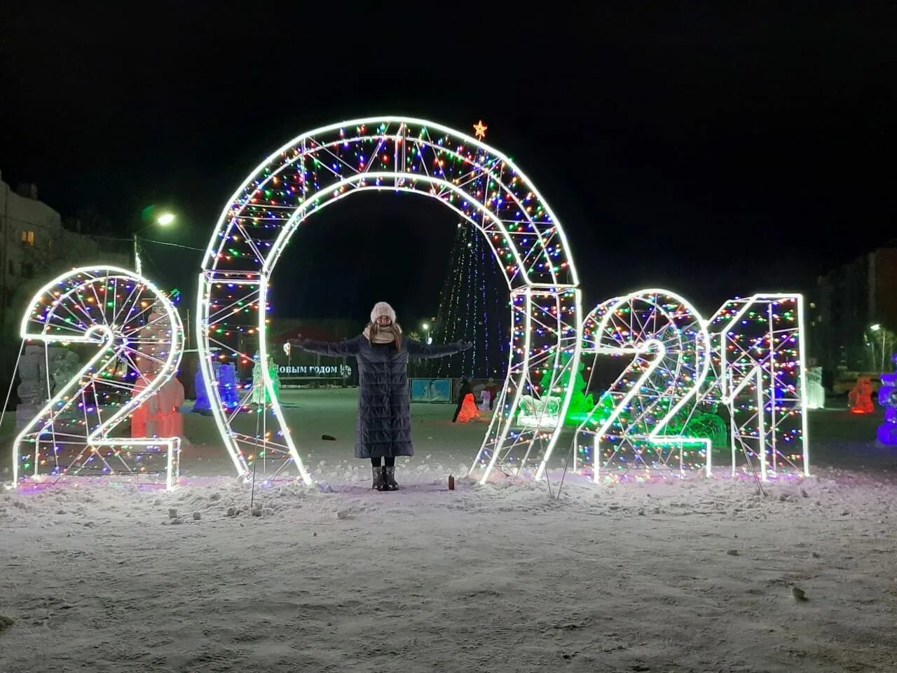 Новый год 2021 г. Площадь 25 летия БАМ города Тында. Новогодняя инсталляция. Инсталляция новый год. Тында Новогодняя площадь.