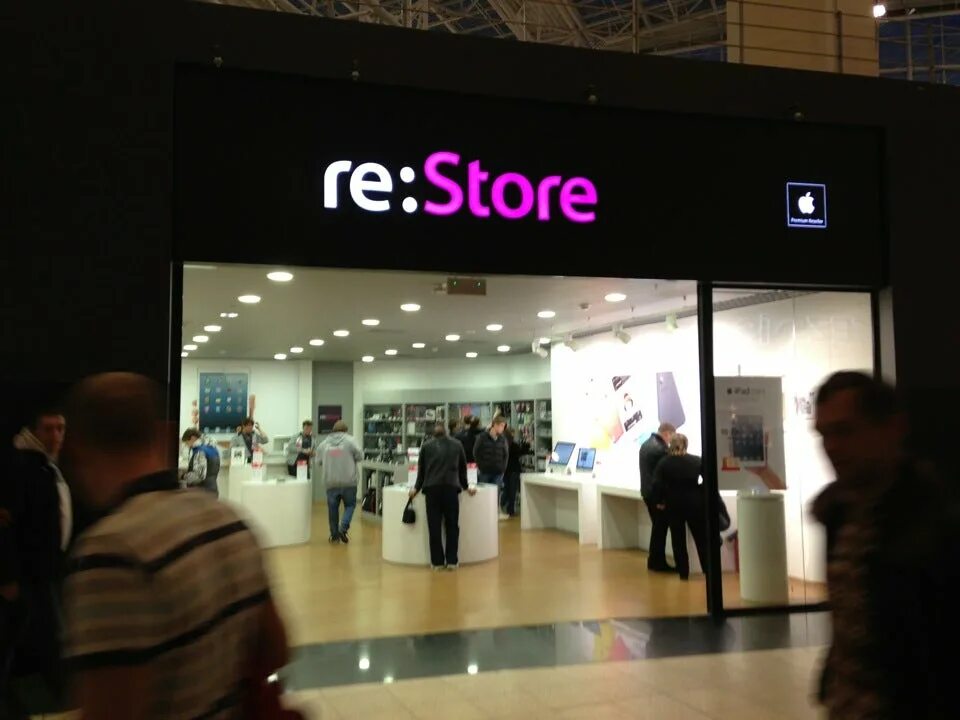 Магазин первый отзывы. Re Store мега белая дача. Мега белая дача Apple магазин. Магазин эпл в меге. Re Store магазин Apple.