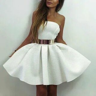 Белое платье с пышной юбкой