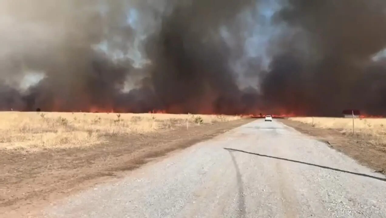 Сильный пожар. Пожар в Менделеевском районе. Пожары и взрывы.