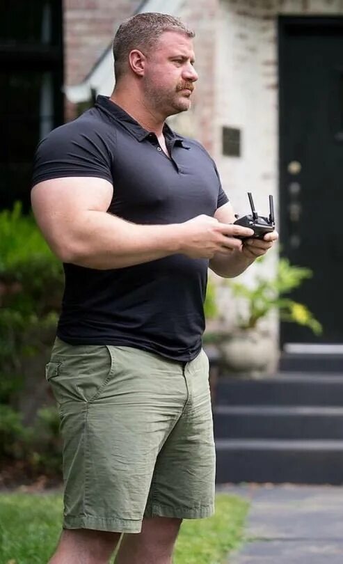 Sukrew marshall arkley. Костюм качка с мышцами. Тони хьюдж бодибилдер. Массивные качки. Larger men.