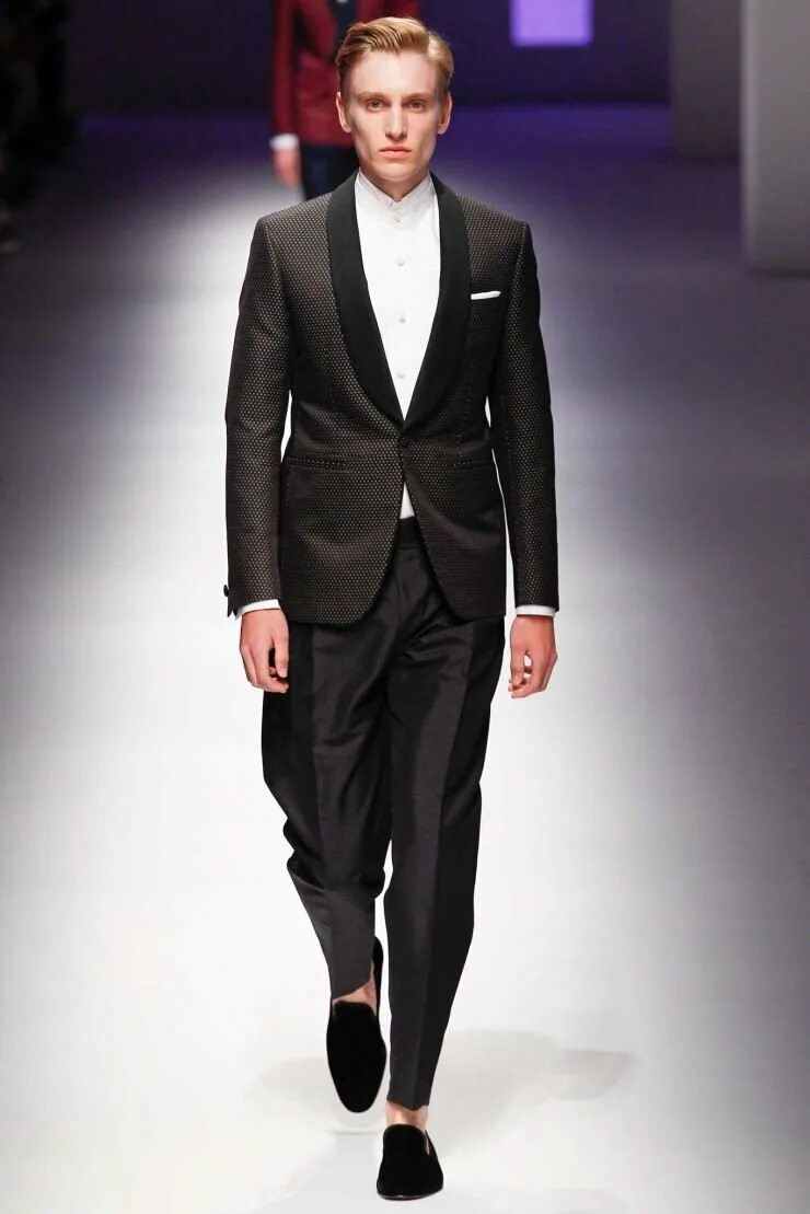 Мужской костюм тренд. Canali 1934 костюм. Menswear Runway костюм 2016. Canali одежда мужская классика. Современный мужской костюм.