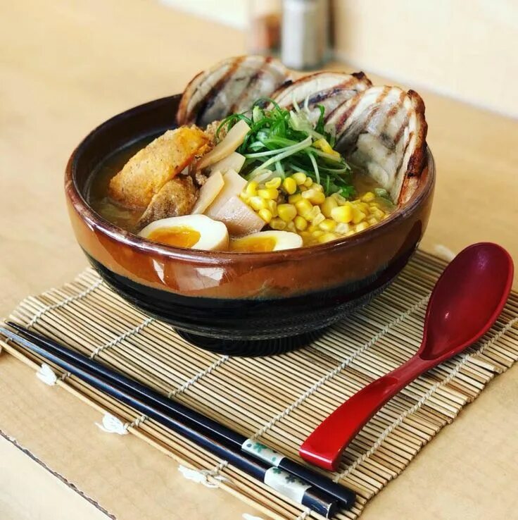 Ясай рамен. Токио рамен. Японская кухня рамен. Рамен изакая. Slurp ramen санкт петербург.