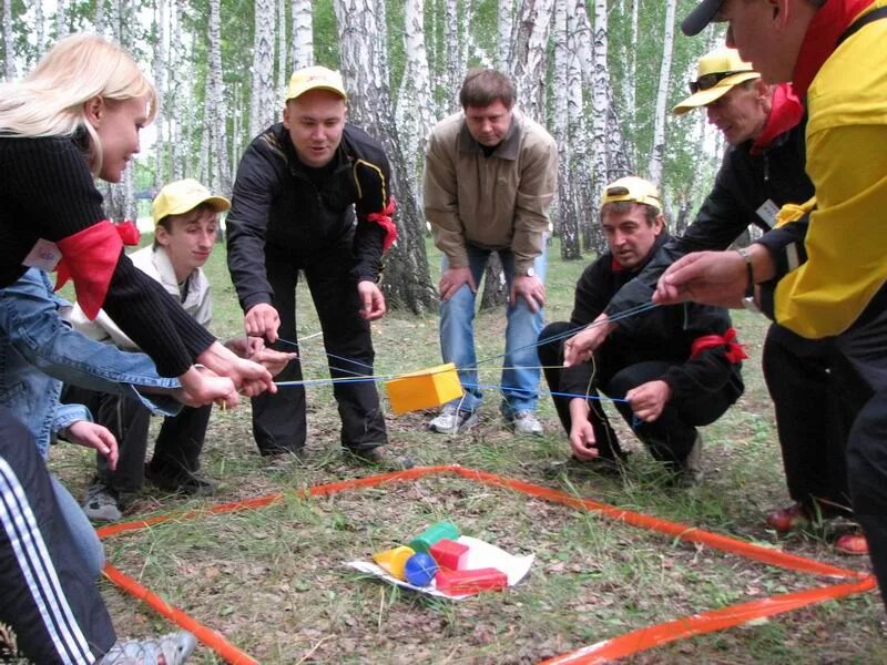 Веселая квест игра. Тимбилдинг. Тимбилдинг на природе. Командный квест на природе. Командообразование на природе.