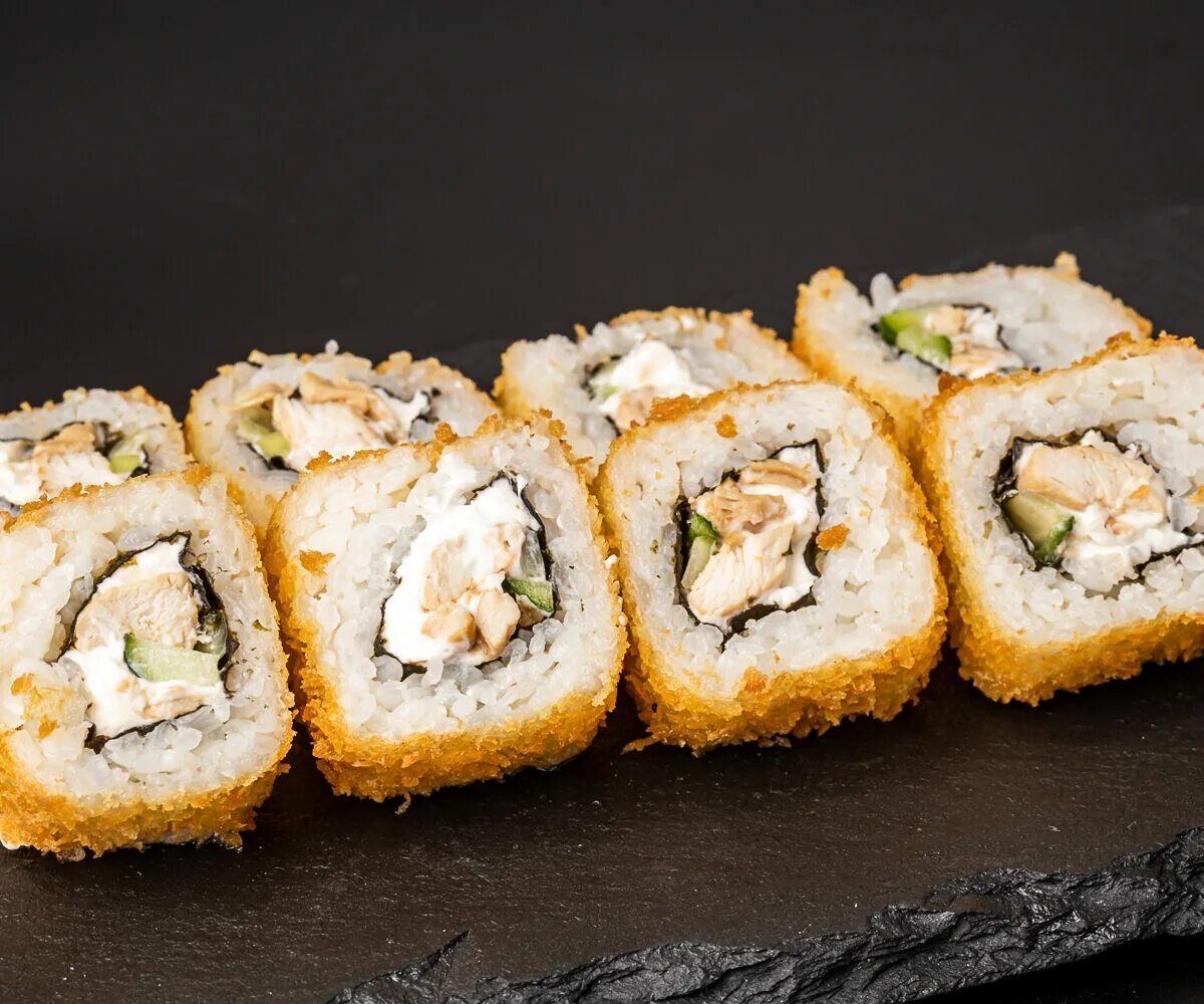 Японская лепешка с тунцовой стружкой. Ролл америка. Ми-ми суши владивосток. Суши ми. Темпура с творожным сыром.