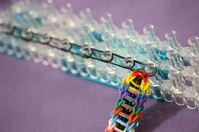 Браслет из резинок Rainbow Ladder Bracelet. Станок для плетения браслетов. Большой браслет из резинок на станке. Станок для плетения резиночками. Как сплести браслет на станке