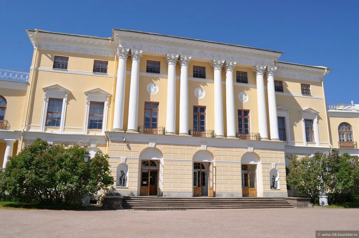 Дворец через. Павловск дворец-музей. павловский дворец фасад. центральный корпус дворца в павловске. павловский дворец центральный вход.