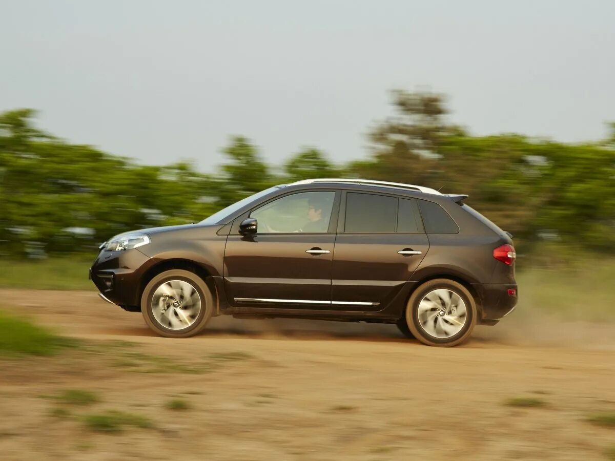 Рено колеос поколения. Колеос 2013. Renault KOLEOS 2013. Рено Колеос 1 поколение. Рено Колеос 2014.