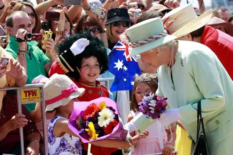 Женский день в сша. День рождения королевы в Австралии. День рождения Елизаветы 2 Великобритания праздник.