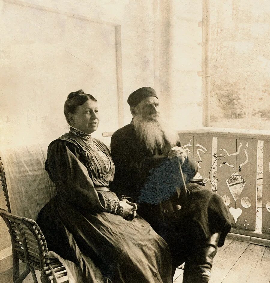 Толстой с женой в Ясной Поляне. Смерть жены толстого