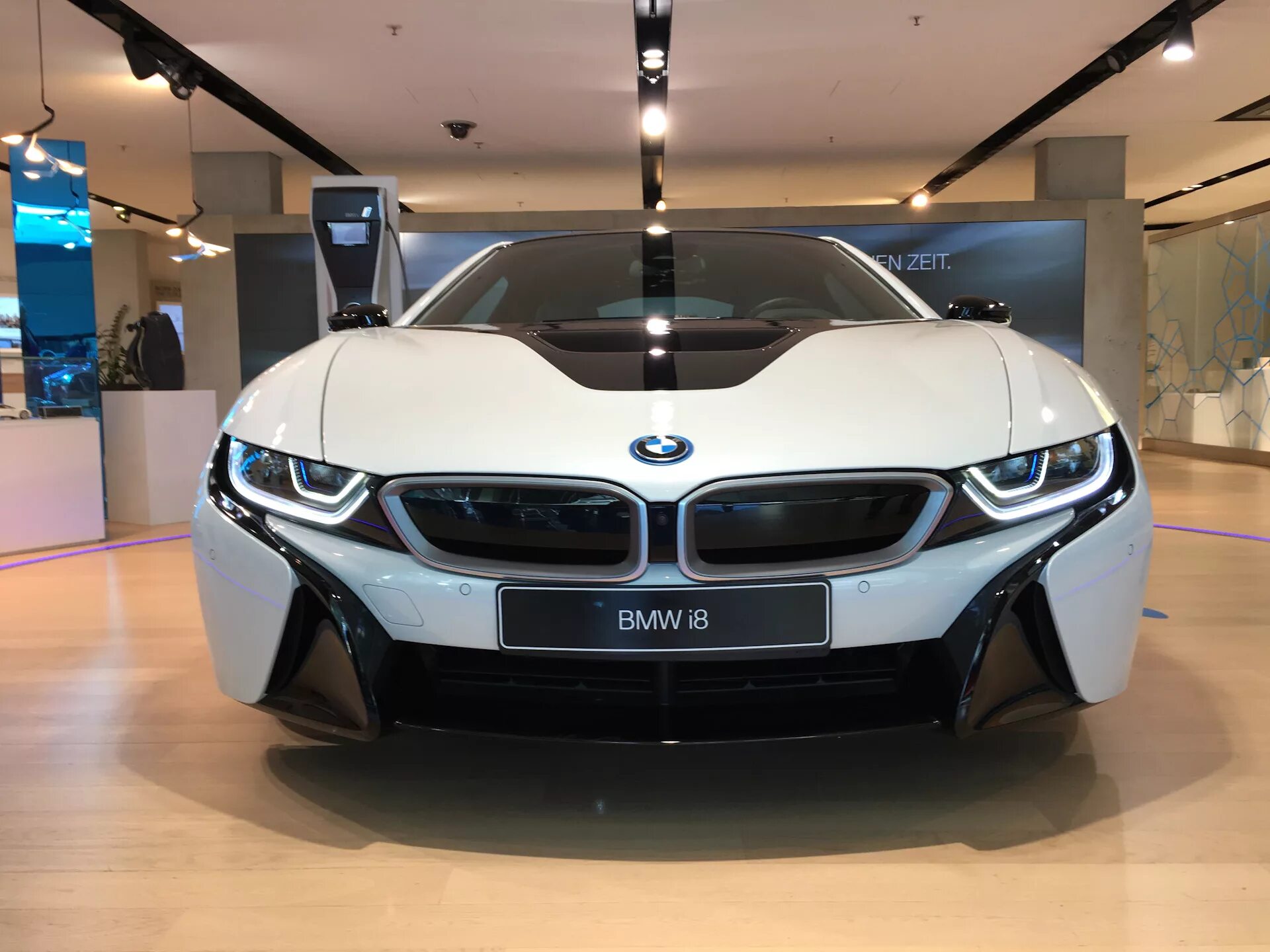 BMW i8 2022. БМВ электрокар i8. BMW i8 2023. BMW i8 BMW 2022.