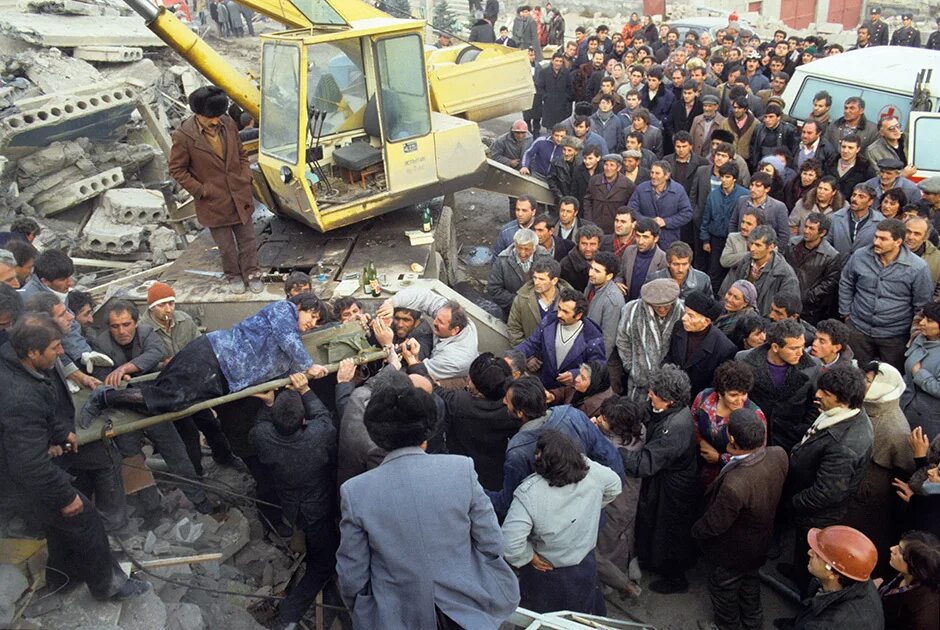 Армения Спитак землетрясение 1988 город. Землетрясение в Армении в 1988. Землетрясение 7 декабря 1988 Армения Ленинакан. 7 Декабря 1988 землетрясение в Армении.