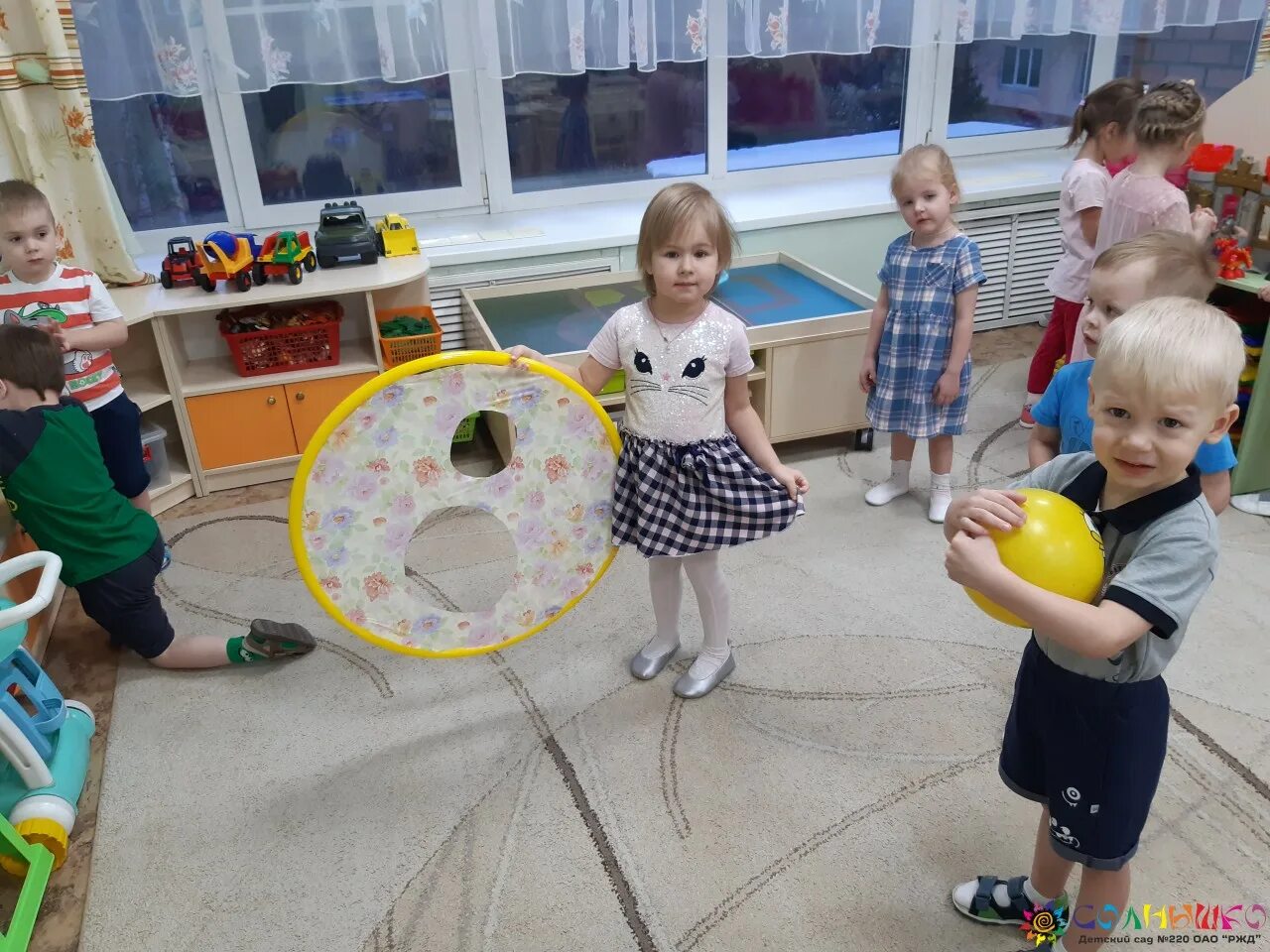 Learning resources попади в цель. игрушка настольная попади в цель. игровое упражнение попади в обруч. эстафеты с мячом для дошкольников. игра попади в 2.