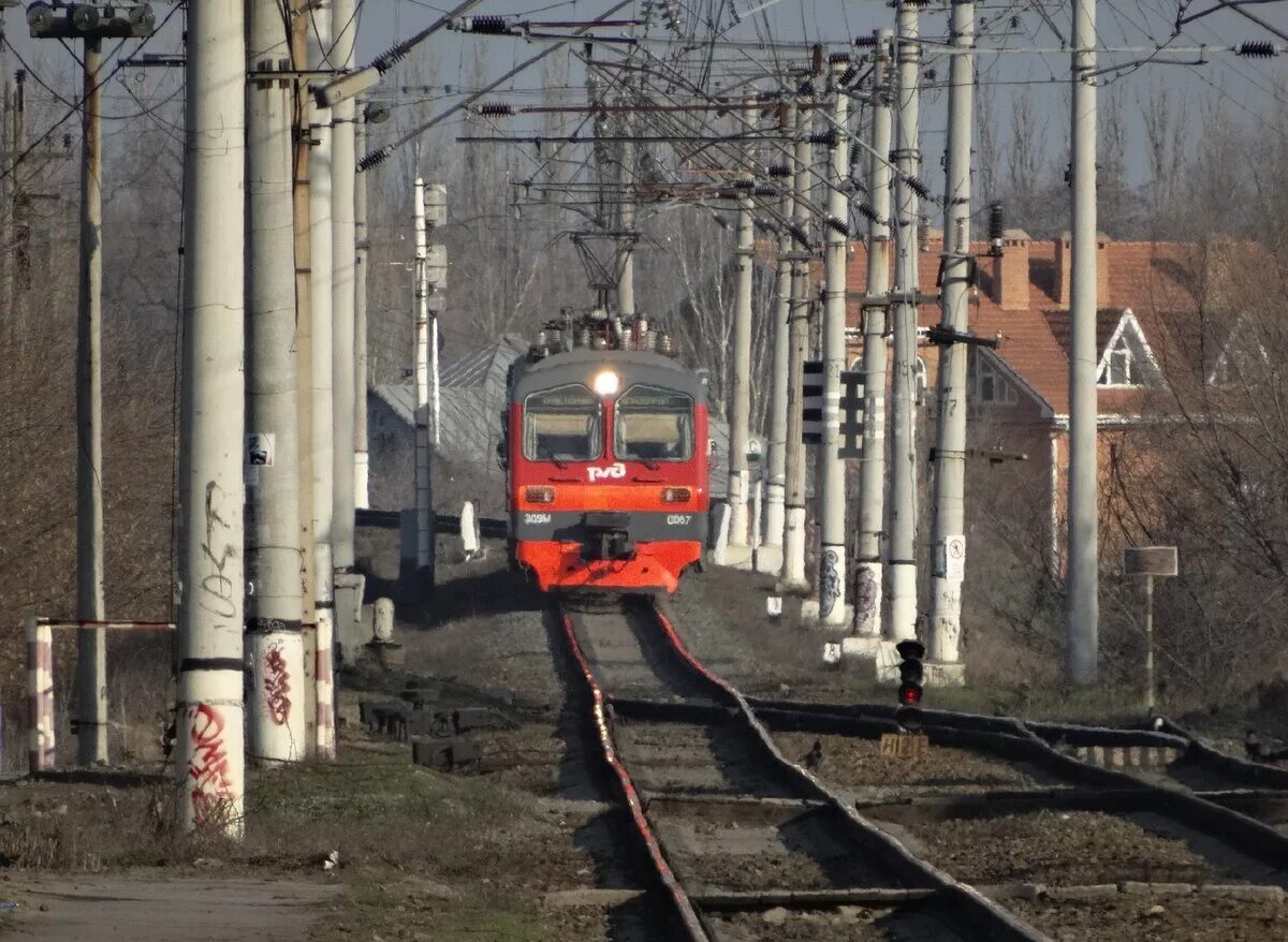 Эд4м 0148. Электропоезд эр2 туалет. Электрический поезд. Эвс1 сапсан. Про электропоезд.
