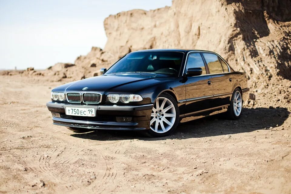 7 series e38. BMW 750 e38. БМВ 7 е38. BMW 750il е38. БМВ 7 е38 750.