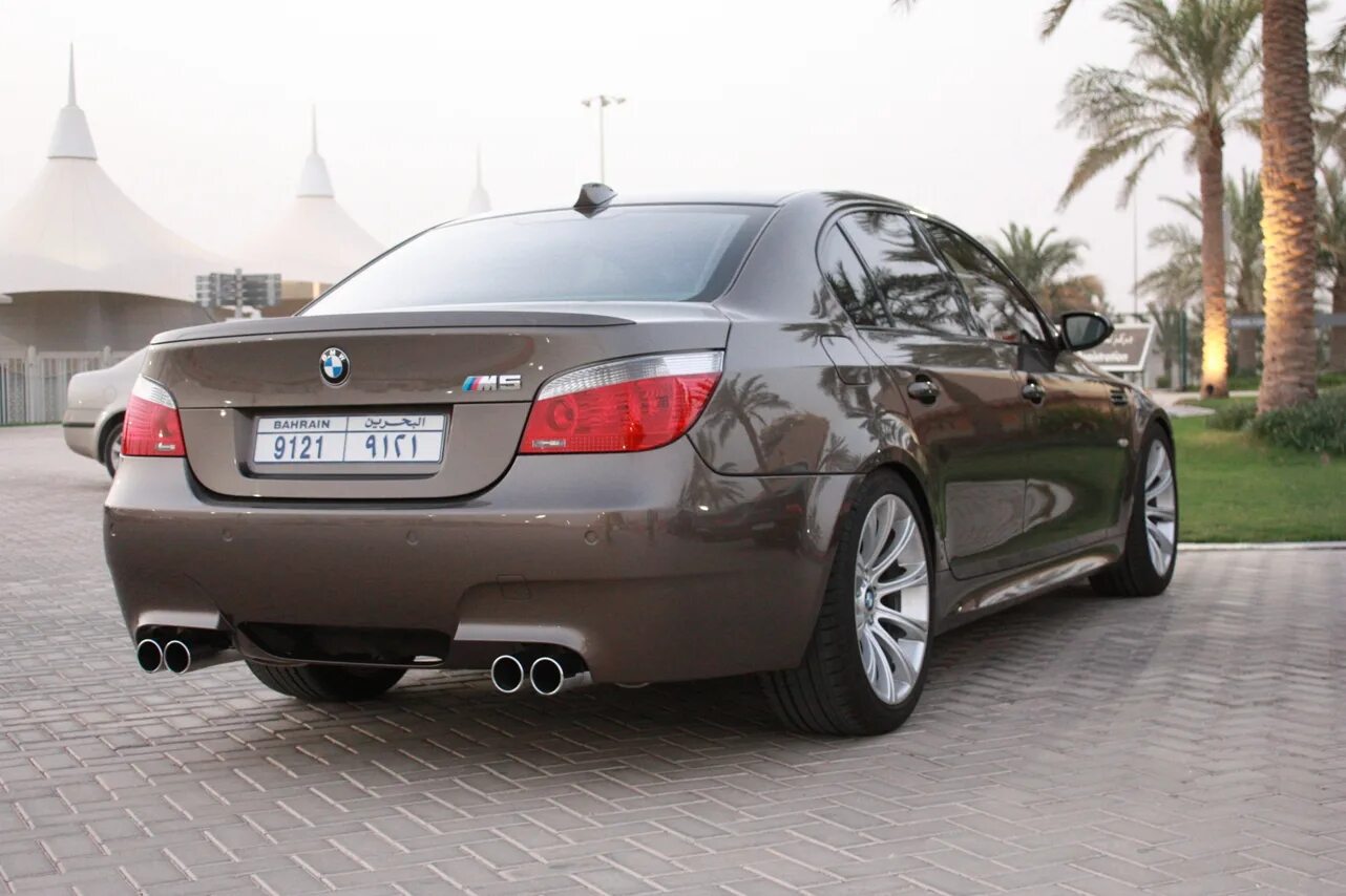 BMW m5 e60 Sepang Bronze. BMW e60 Bronze Wheels. BMW e60 металлик. БМВ е60 Sepang Bronze. М5 форум