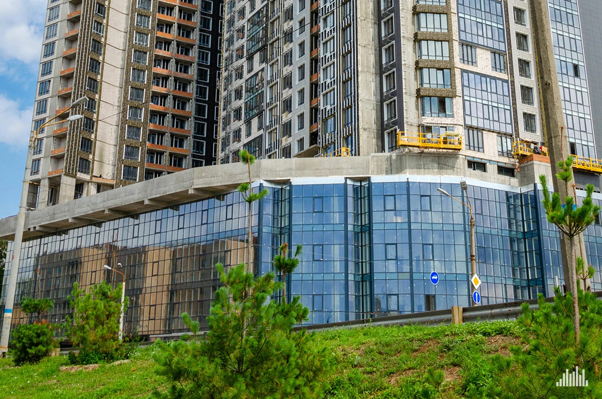 Эксплуатируемая кровля стилобата. Эксплуатируемая кровля стилобата. Стилобат светлоград. Стилобат светлоград. Планировка стилобата жилого комплекса.