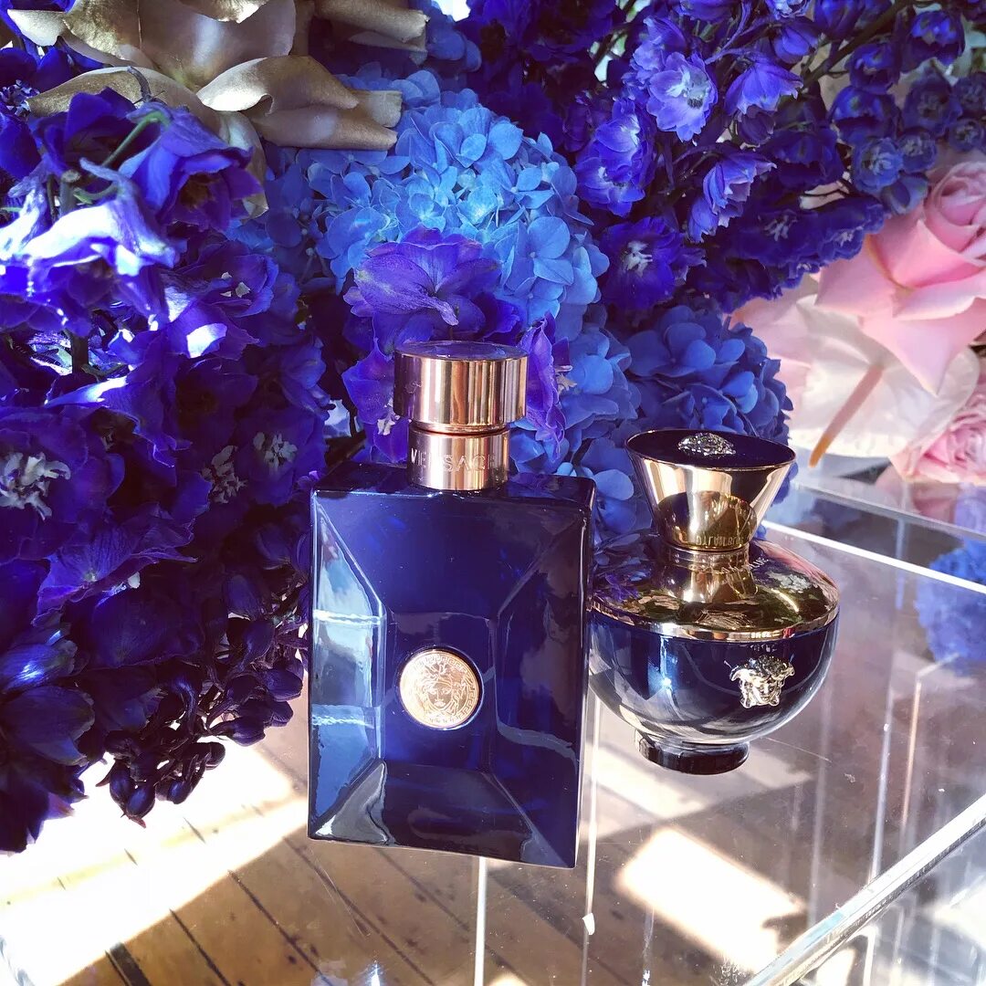 Versace Dylan Blue pour femme w 30ml. Версаче синий флакон. Духи Versace Dylan Blue. Духи Версаче Дулан Блю.