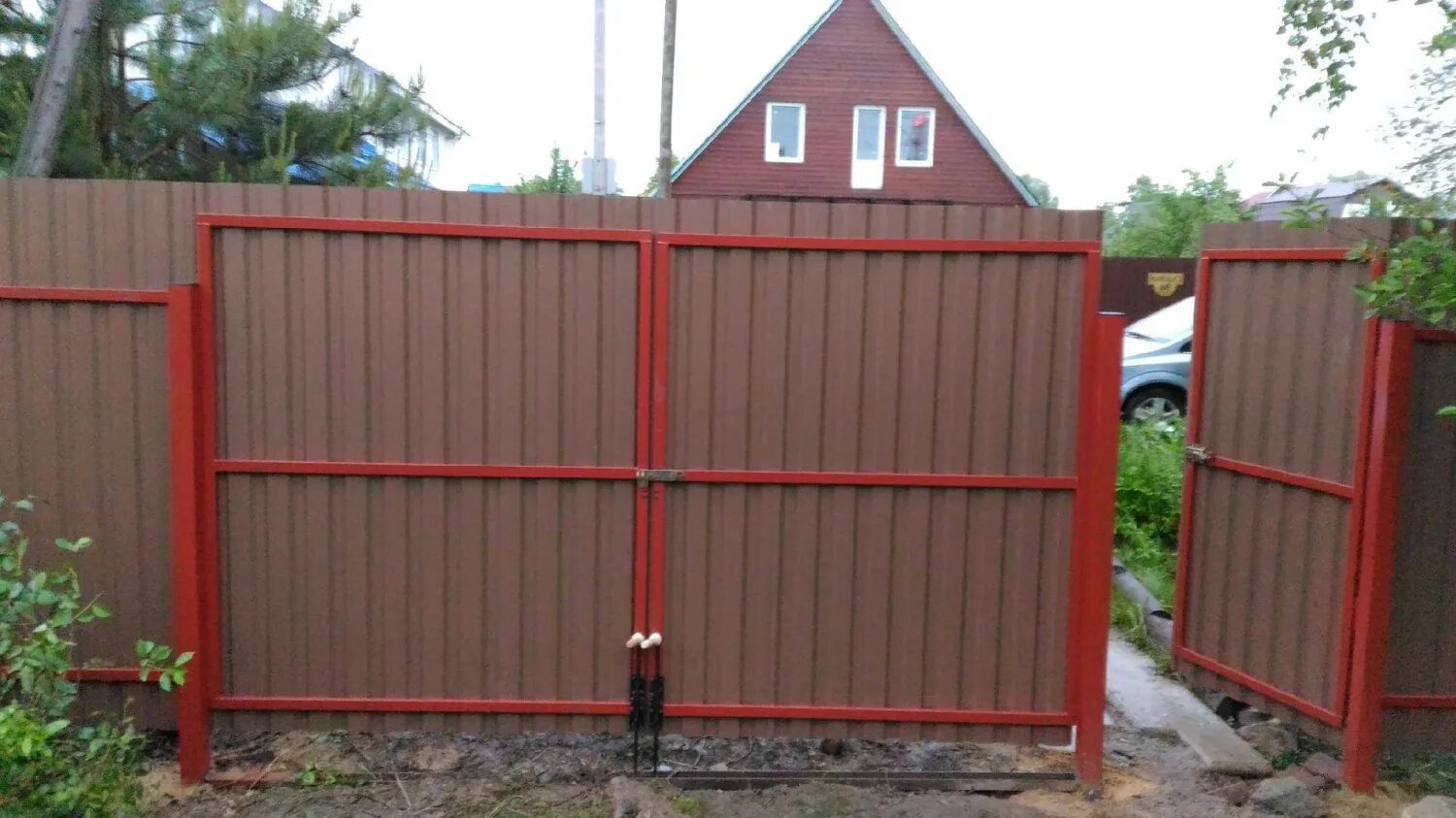 Cedar Front Gates - The Brentwood Wood fence gates, Driveway gate diy, Backyard 